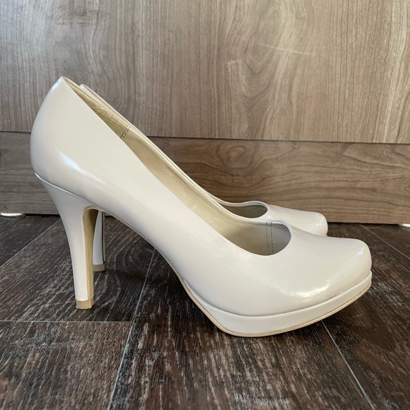 Nude Pumps - Picture 3 of 5